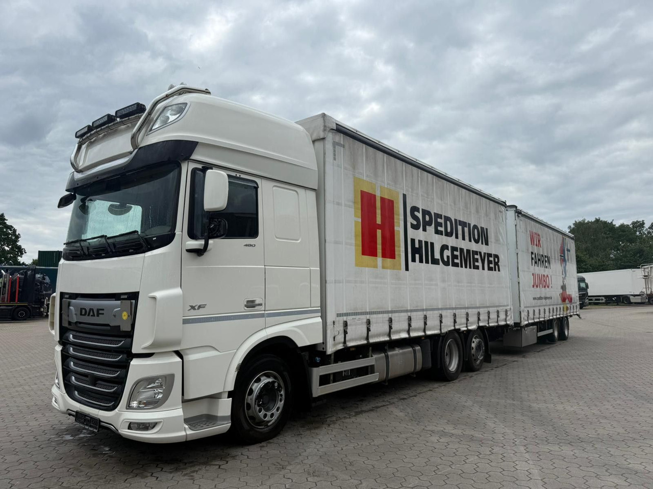DAF XF 480 FAN LowDeck 6x2 Jumbo Inklusive Anhänger - משאית וילונות צד: תמונה 2 DAF XF 480 FAN LowDeck 6x2 Jumbo Inklusive Anhänger - משאית וילונות צד: תמונה 2