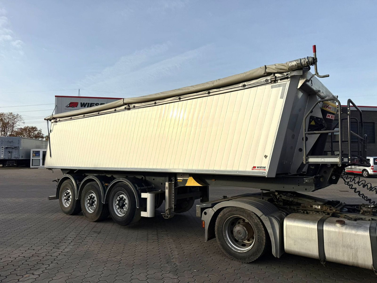 Kässbohrer K.SKA Aluminium Kipper 30m³ Top Zustand - סמיטריילר עם מזהיר: תמונה 1 Kässbohrer K.SKA Aluminium Kipper 30m³ Top Zustand - סמיטריילר עם מזהיר: תמונה 1