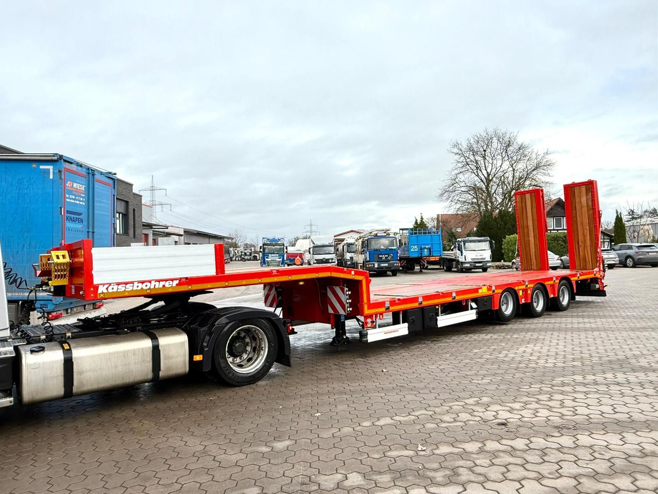 Kässbohrer K.SLS 3 / 0N 18/30 Tieflader mit hydr. Rampen - סמיטריילר עם מטען נמוך: תמונה 3 Kässbohrer K.SLS 3 / 0N 18/30 Tieflader mit hydr. Rampen - סמיטריילר עם מטען נמוך: תמונה 3