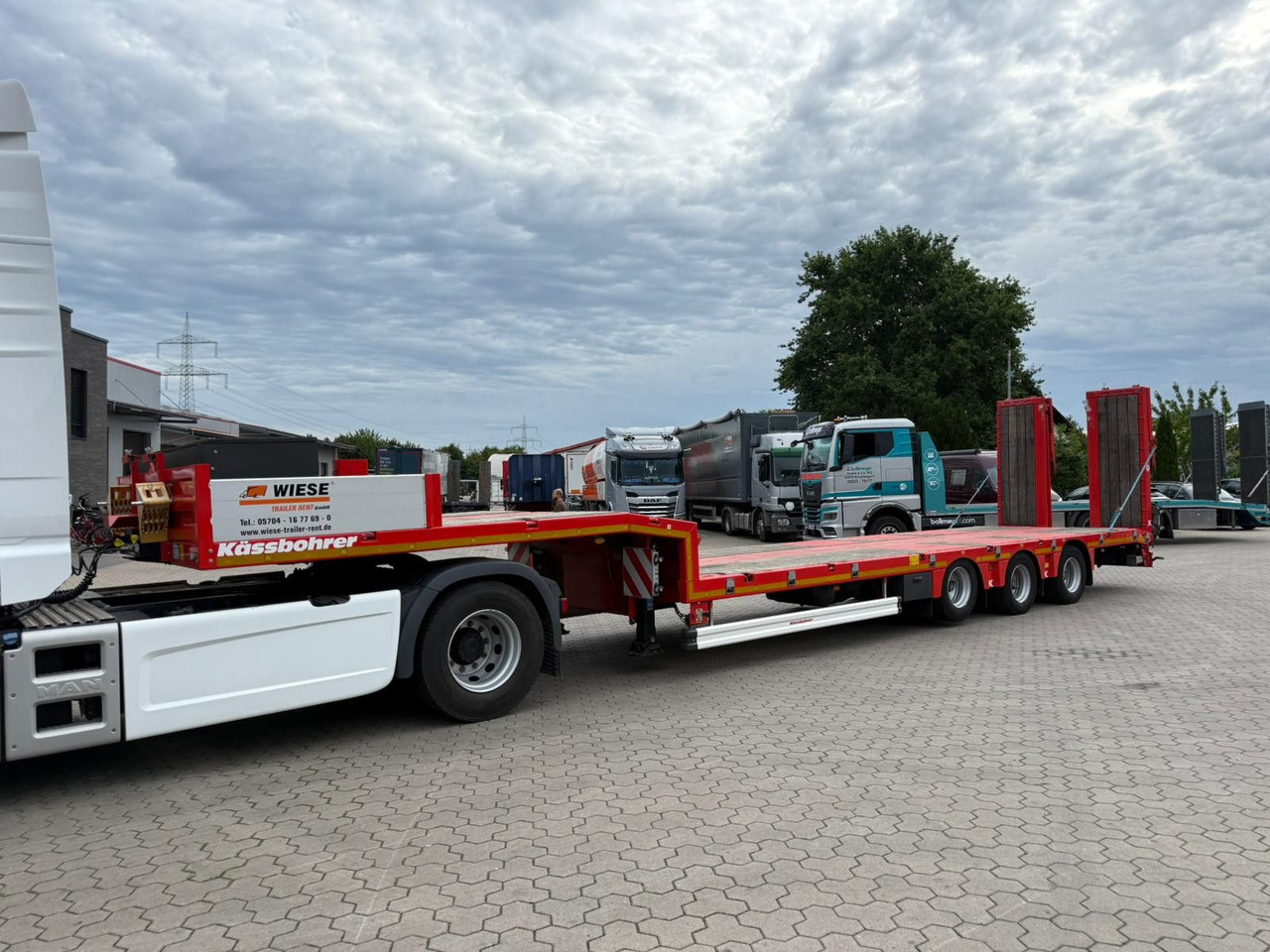 Kässbohrer K.SLS ECO Tieflader mit hydraulischen Rampen - סמיטריילר עם מטען נמוך: תמונה 4 Kässbohrer K.SLS ECO Tieflader mit hydraulischen Rampen - סמיטריילר עם מטען נמוך: תמונה 4