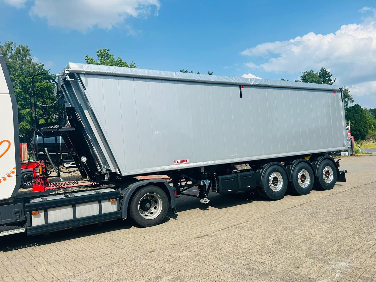 Kempf SKM 36/3 AK 3-Achs Alu Sattelkipper 50m³ - סמיטריילר עם מזהיר: תמונה 1 Kempf SKM 36/3 AK 3-Achs Alu Sattelkipper 50m³ - סמיטריילר עם מזהיר: תמונה 1