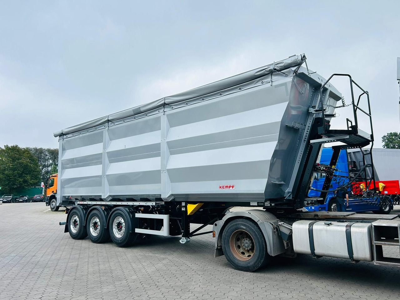 Kempf SKM 36/3 SHL-Light 3-Achs Stahl Kipper 51m³ - סמיטריילר עם מזהיר: תמונה 2 Kempf SKM 36/3 SHL-Light 3-Achs Stahl Kipper 51m³ - סמיטריילר עם מזהיר: תמונה 2