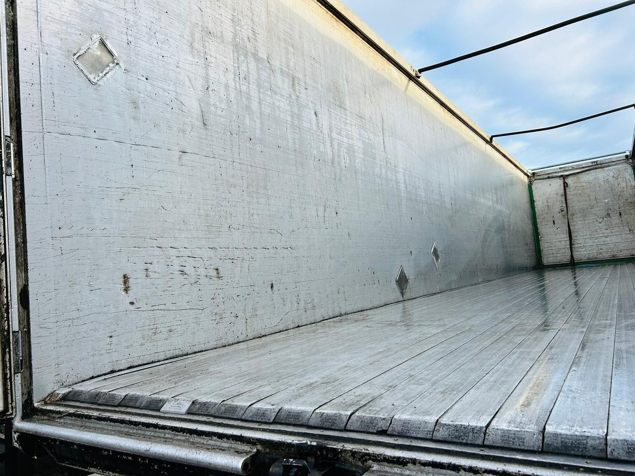 סמיטריילר עם רצפת הליכה Knapen K100 Schubboden 92m³ Alu Felgen TÜV Plane Neu: תמונה 9 סמיטריילר עם רצפת הליכה Knapen K100 Schubboden 92m³ Alu Felgen TÜV Plane Neu: תמונה 9