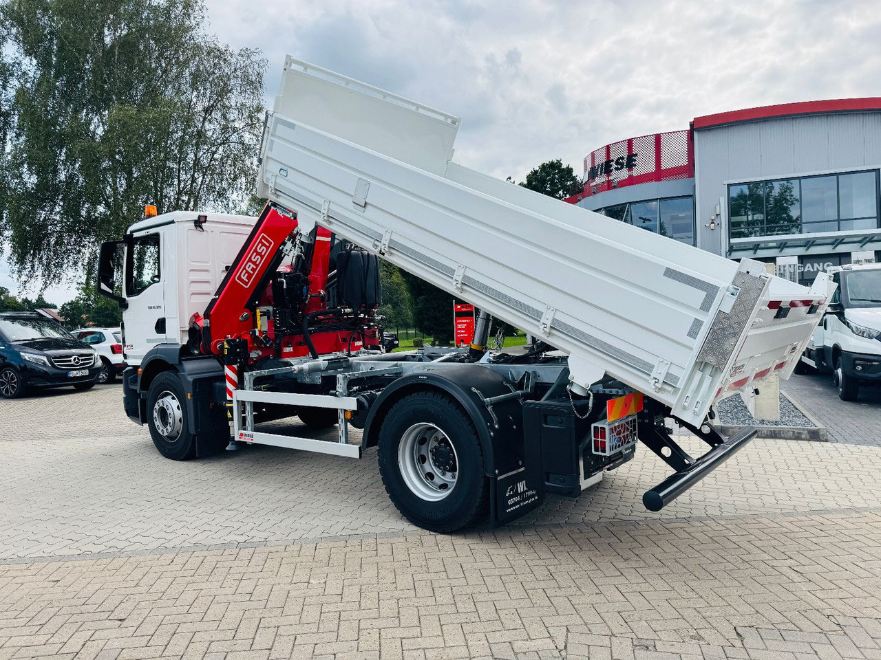 MAN 18.320 4x2 mit Fassi Ladekran Sofort Verfügbar - מזהיר, משאית מנוף: תמונה 2 MAN 18.320 4x2 mit Fassi Ladekran Sofort Verfügbar - מזהיר, משאית מנוף: תמונה 2