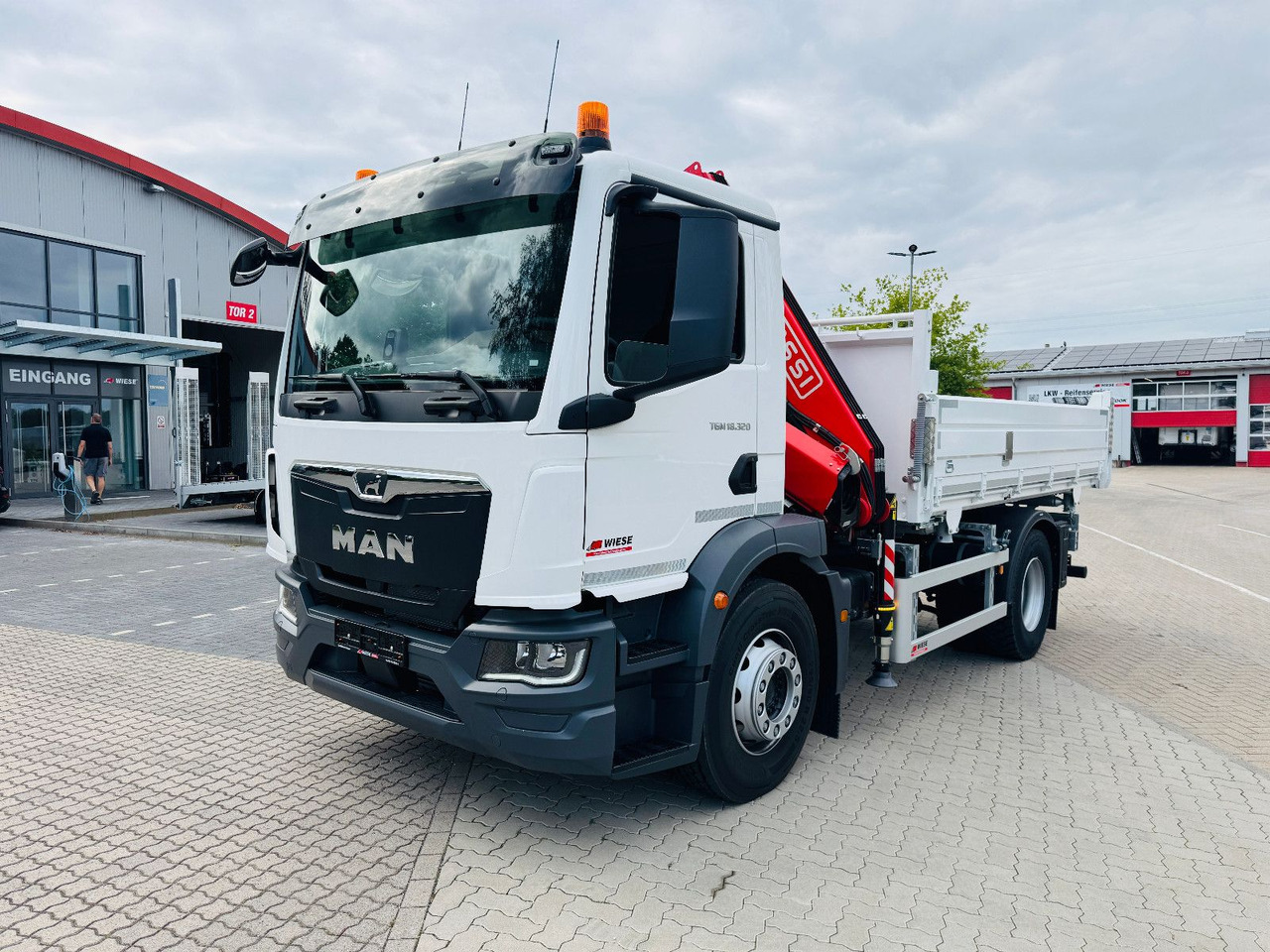 MAN 18.320 4x2 mit Fassi Ladekran Sofort Verfügbar - מזהיר, משאית מנוף: תמונה 1 MAN 18.320 4x2 mit Fassi Ladekran Sofort Verfügbar - מזהיר, משאית מנוף: תמונה 1