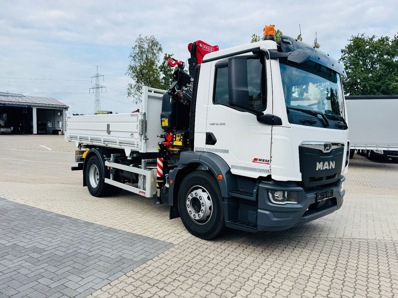 MAN 18.320 4x2 mit Fassi Ladekran Sofort Verfügbar - מזהיר, משאית מנוף: תמונה 2 MAN 18.320 4x2 mit Fassi Ladekran Sofort Verfügbar - מזהיר, משאית מנוף: תמונה 2