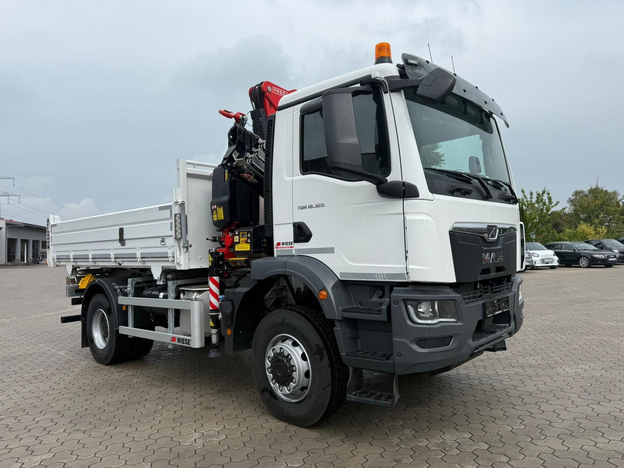 MAN 18.320 4x4 mit Fassi Ladekran Sofort Verfügbar - מזהיר, משאית מנוף: תמונה 2 MAN 18.320 4x4 mit Fassi Ladekran Sofort Verfügbar - מזהיר, משאית מנוף: תמונה 2