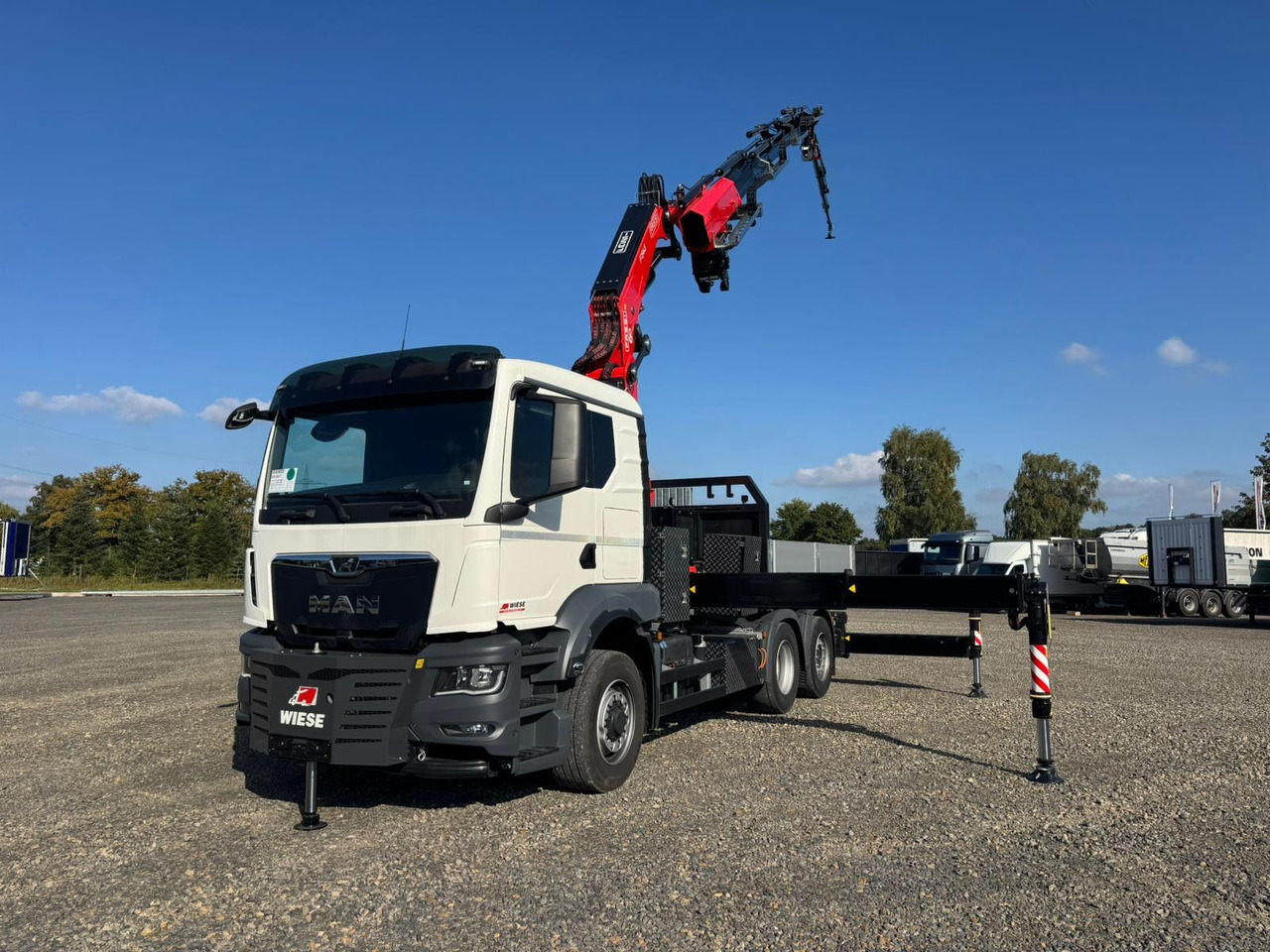 MAN 26.470 6x4-4 Hydrodrive Fassi Kran F545 Jib - משאית צד נופל/ שטוחה, משאית מנוף: תמונה 1 MAN 26.470 6x4-4 Hydrodrive Fassi Kran F545 Jib - משאית צד נופל/ שטוחה, משאית מנוף: תמונה 1
