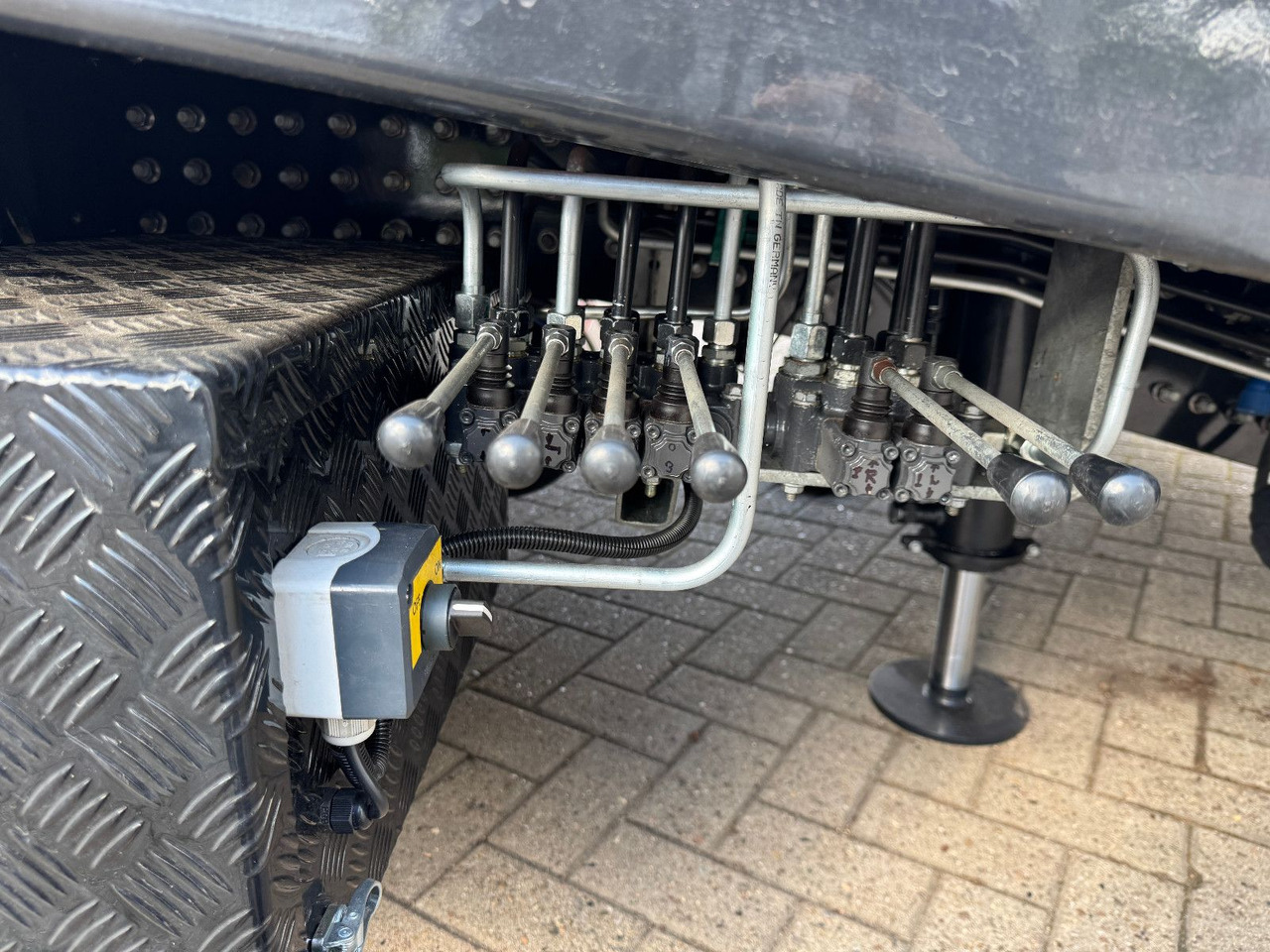 MAN 8x4 Maschinentransporter - משאית גרירה: תמונה 3 MAN 8x4 Maschinentransporter - משאית גרירה: תמונה 3