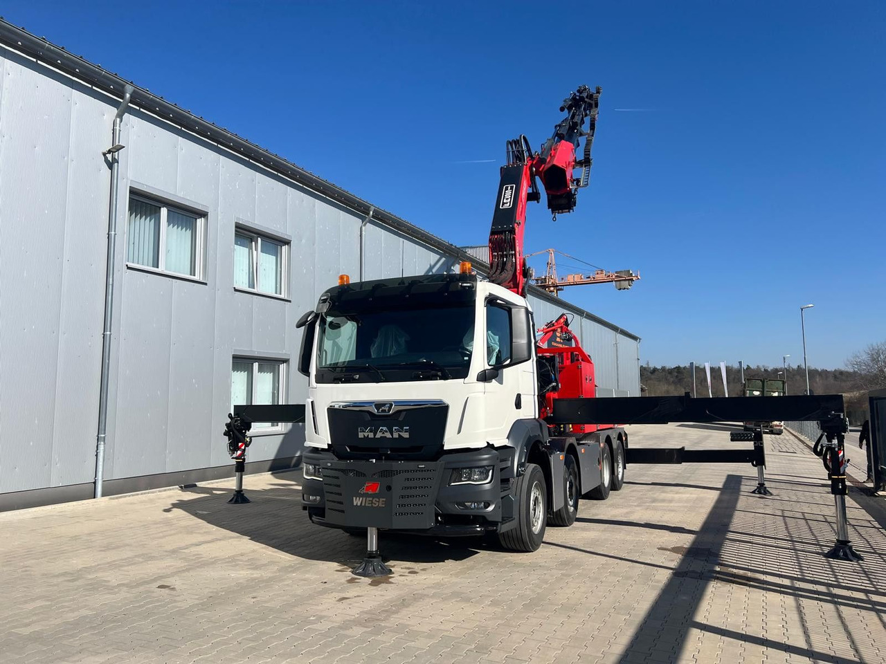 MAN 8x4 mit F1150RA.2.28 L616 Winde, 2.per. Korb - משאית מנוף: תמונה 1 MAN 8x4 mit F1150RA.2.28 L616 Winde, 2.per. Korb - משאית מנוף: תמונה 1