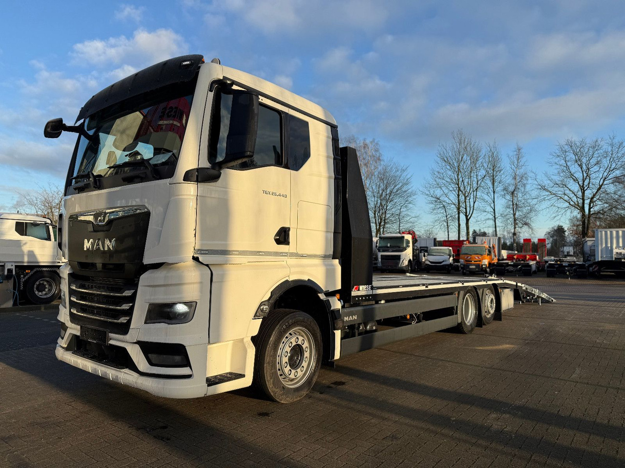 MAN Baumaschinen-  Arbeitsbühnentransporter Rampen - משאית צד נופל/ שטוחה: תמונה 5 MAN Baumaschinen-  Arbeitsbühnentransporter Rampen - משאית צד נופל/ שטוחה: תמונה 5