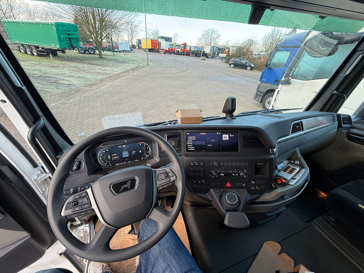 MAN Baumaschinen-  Arbeitsbühnentransporter Rampen - משאית גרירה: תמונה 4 MAN Baumaschinen-  Arbeitsbühnentransporter Rampen - משאית גרירה: תמונה 4