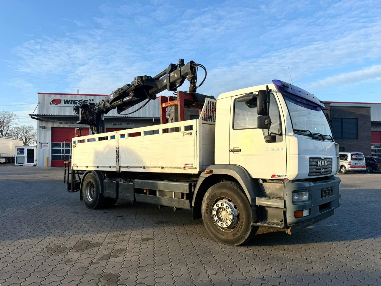 MAN LE 18.280 Pritsche mit HIAB 133 K PRO/HIPRO Kran - משאית מנוף: תמונה 1 MAN LE 18.280 Pritsche mit HIAB 133 K PRO/HIPRO Kran - משאית מנוף: תמונה 1