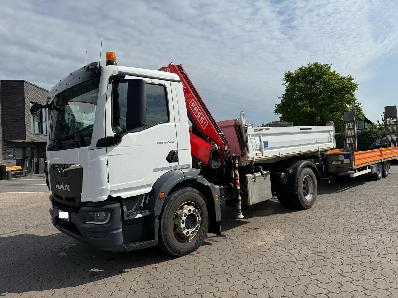 MAN TGM 18.320 4x2 BB mit Kran Fassi F135 Kipper - מזהיר, משאית מנוף: תמונה 2 MAN TGM 18.320 4x2 BB mit Kran Fassi F135 Kipper - מזהיר, משאית מנוף: תמונה 2