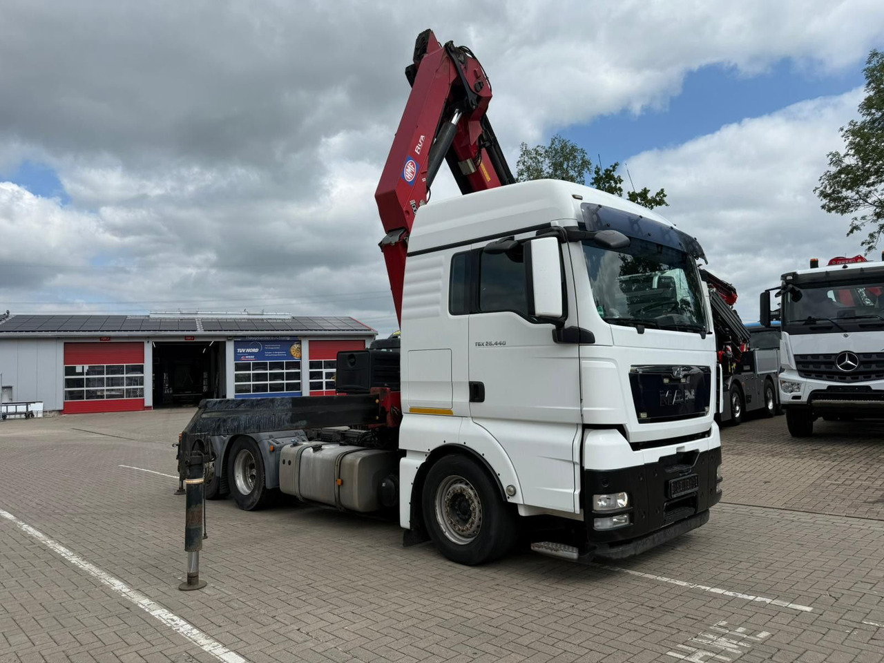 MAN TGX 26.440 6x2 mit HMF 3000-5 Kran TÜV NEU - משאית מנוף: תמונה 2 MAN TGX 26.440 6x2 mit HMF 3000-5 Kran TÜV NEU - משאית מנוף: תמונה 2