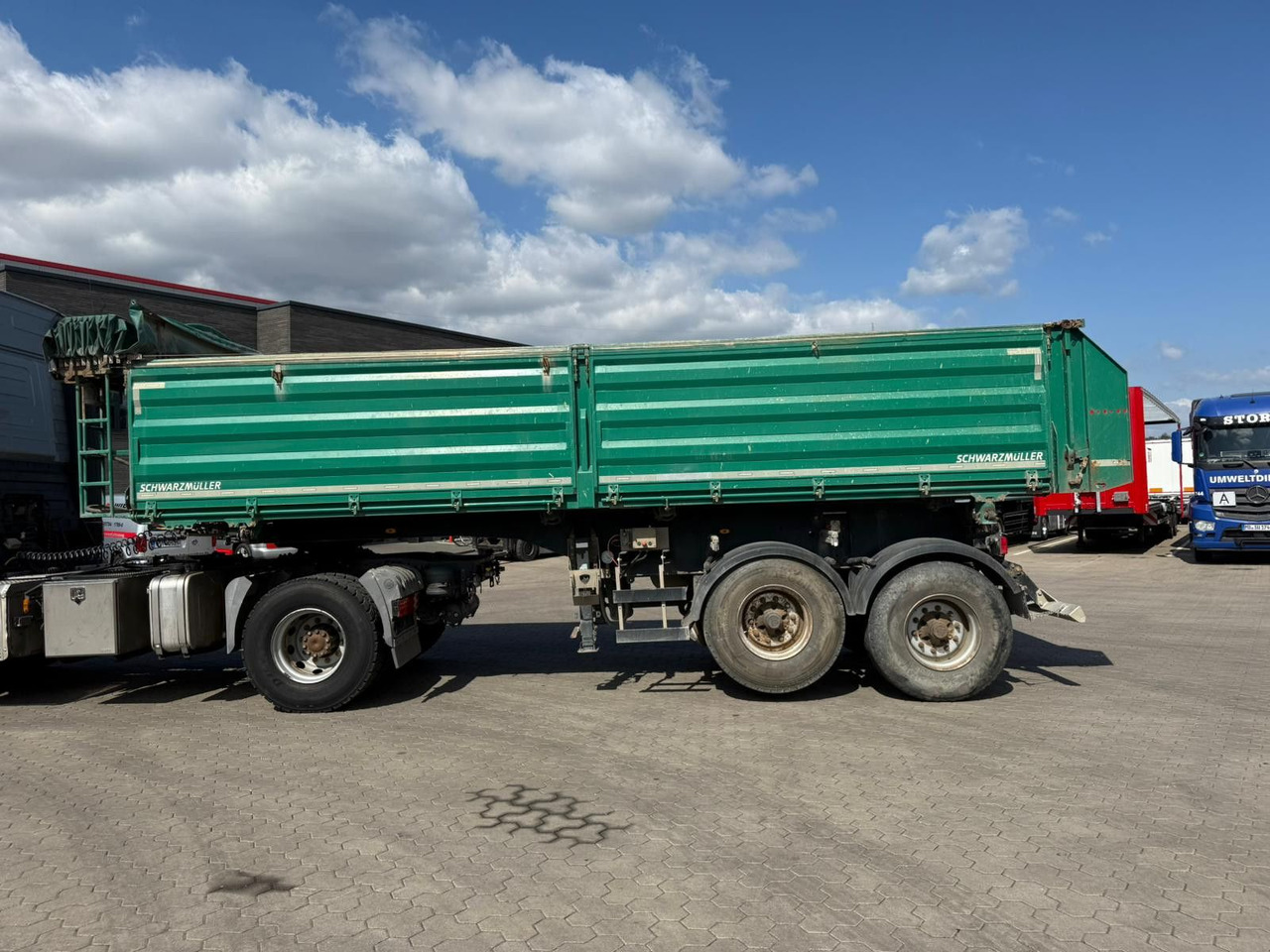 Schwarzmüller 2 Achs Dreiseitenkipper 21m³ mit elektr. Verdeck - קרון נגרר עם מזהיר: תמונה 5 Schwarzmüller 2 Achs Dreiseitenkipper 21m³ mit elektr. Verdeck - קרון נגרר עם מזהיר: תמונה 5