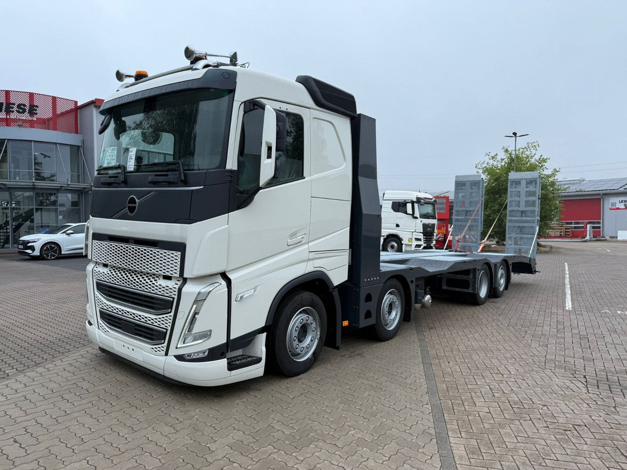 Volvo Arbeitsbühnen Baumaschinentransporter mit Rampen - משאית גרירה: תמונה 5 Volvo Arbeitsbühnen Baumaschinentransporter mit Rampen - משאית גרירה: תמונה 5