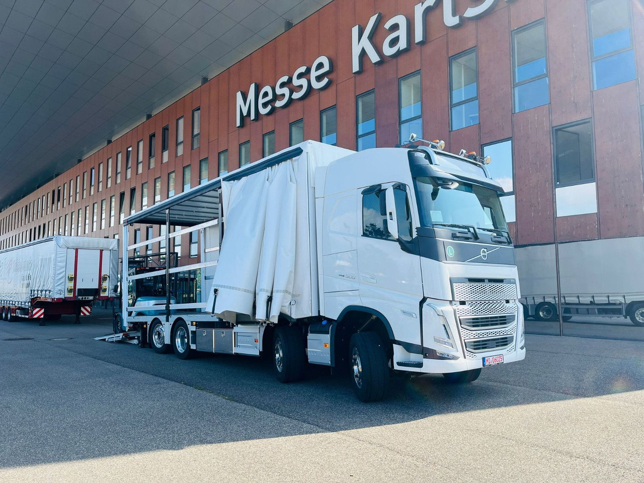 Volvo FH 500 8x2 Arbeitsbühnen Transporter LBW 9t - משאית וילונות צד: תמונה 3 Volvo FH 500 8x2 Arbeitsbühnen Transporter LBW 9t - משאית וילונות צד: תמונה 3