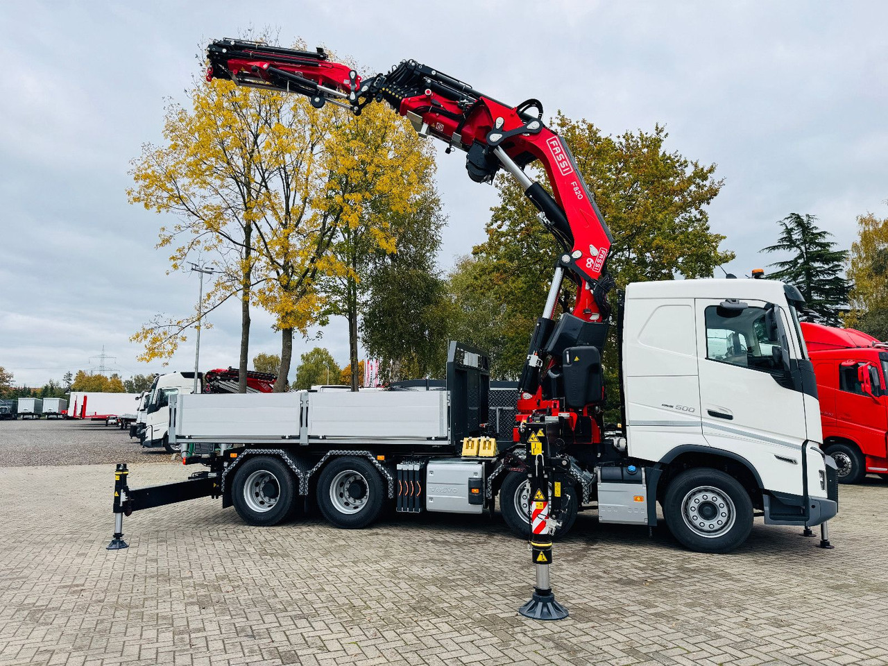 משאית צד נופל/ שטוחה, משאית מנוף Volvo FH 500 8x4 Kran F820 RA2.27 Jib & Winde Sofort: תמונה 15