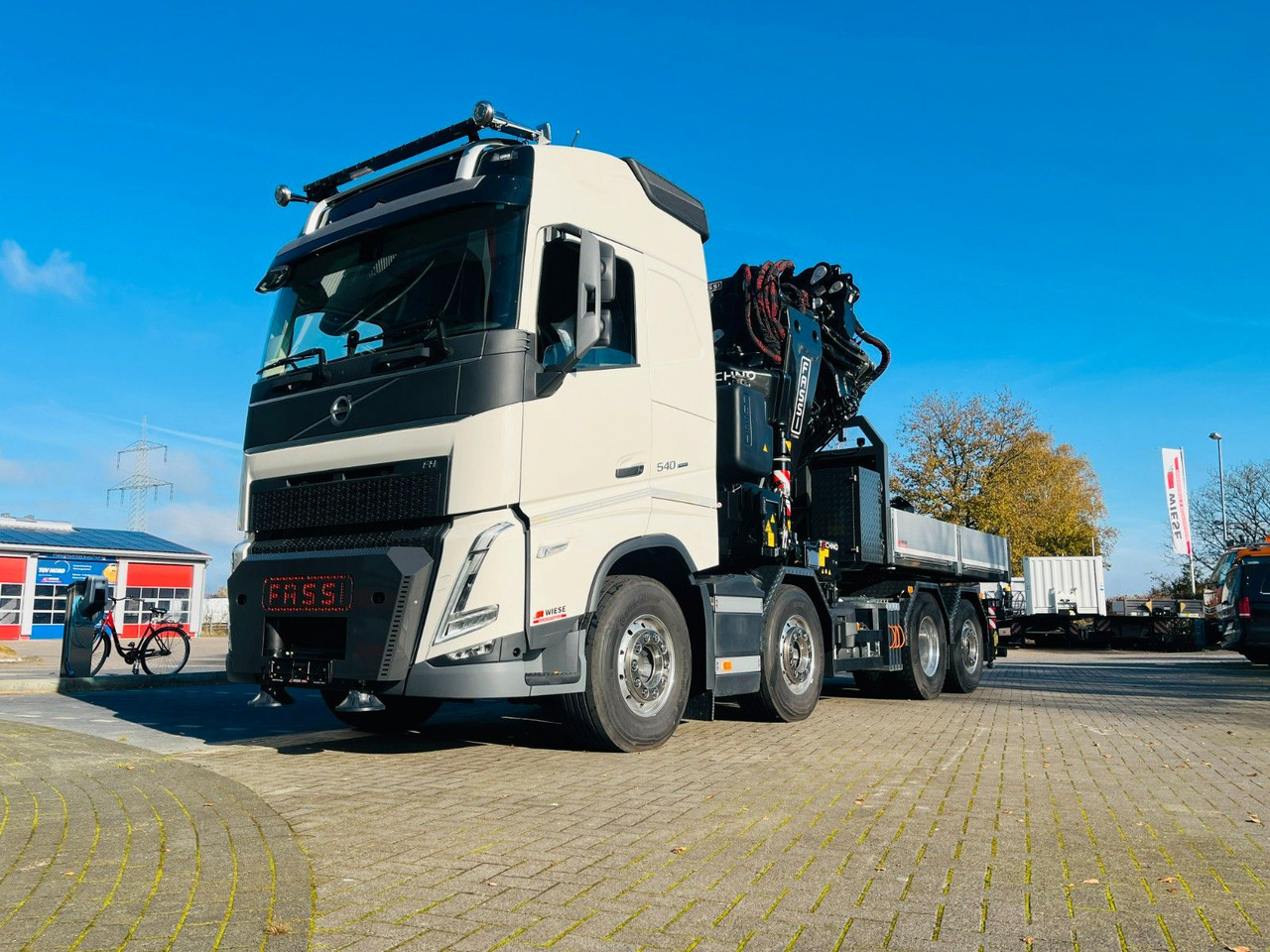 Volvo FH 540 SZM mit F1450 HXP Fly Jib + Winde - משאית צד נופל/ שטוחה, משאית מנוף: תמונה 5 Volvo FH 540 SZM mit F1450 HXP Fly Jib + Winde - משאית צד נופל/ שטוחה, משאית מנוף: תמונה 5
