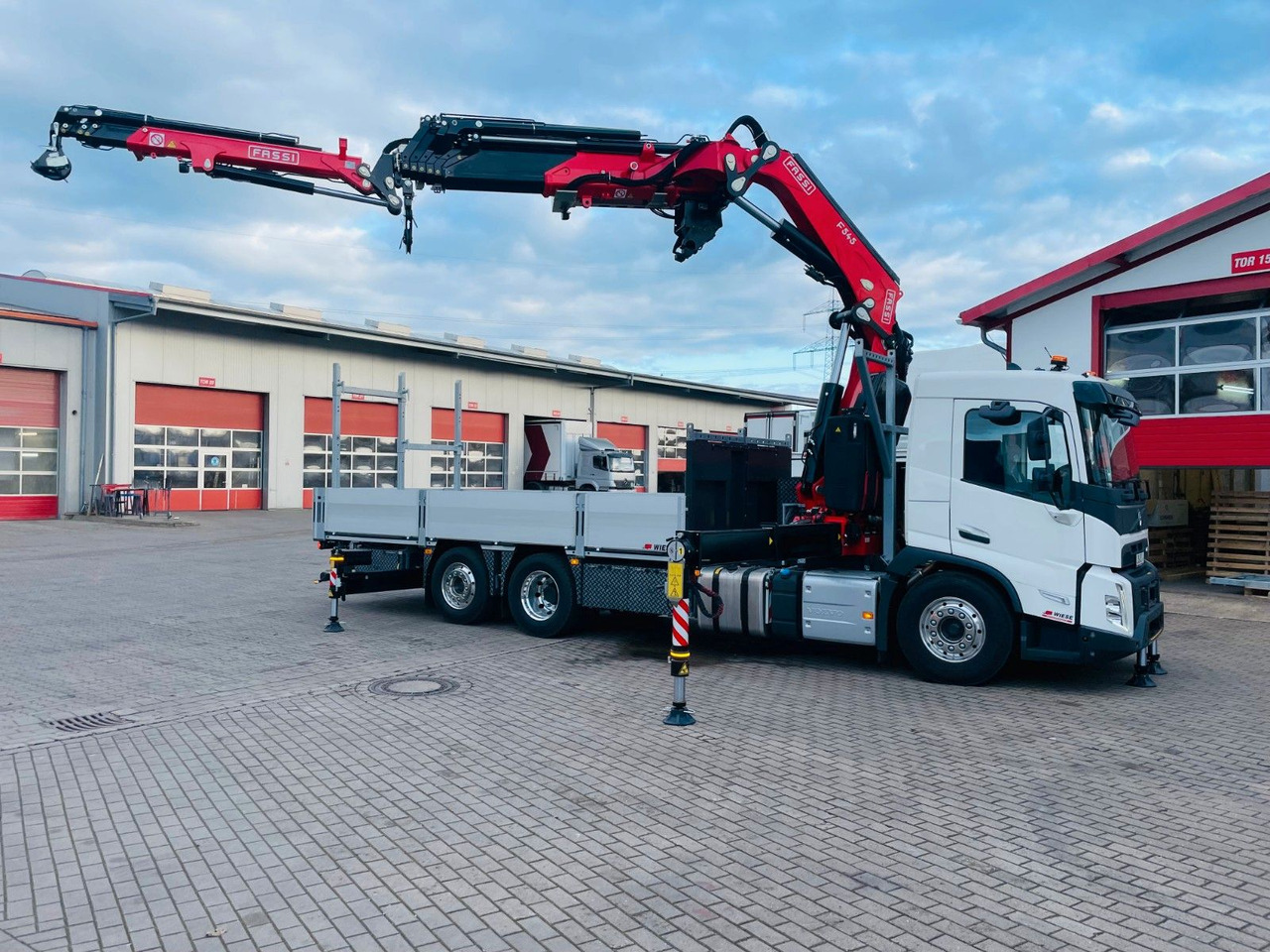 Volvo FMX 500 FASSI Ladekran F545 JIB & Winde Sofort - משאית צד נופל/ שטוחה, משאית מנוף: תמונה 4 Volvo FMX 500 FASSI Ladekran F545 JIB & Winde Sofort - משאית צד נופל/ שטוחה, משאית מנוף: תמונה 4