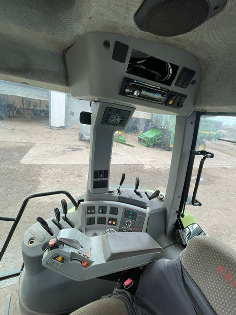 Claas Arion 640 - טרקטור חקלאי: תמונה 2 Claas Arion 640 - טרקטור חקלאי: תמונה 2