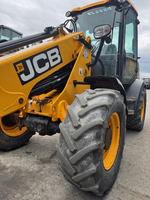 JCB TM220 - מפעיל טלסקופי: תמונה 1 JCB TM220 - מפעיל טלסקופי: תמונה 1