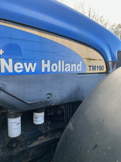 New Holland TM190 - טרקטור חקלאי: תמונה 2 New Holland TM190 - טרקטור חקלאי: תמונה 2