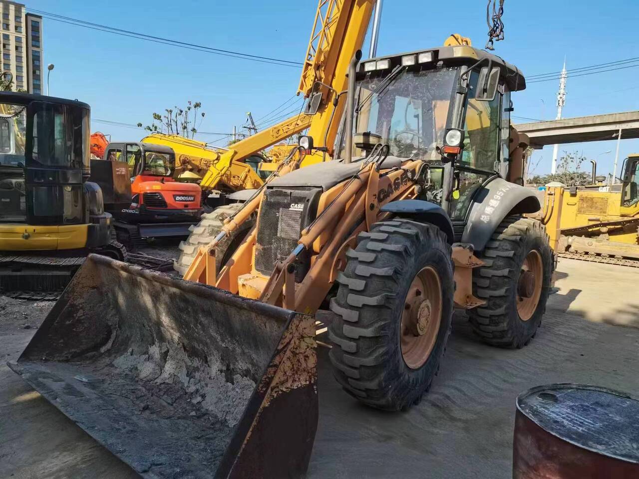 CASE 695 - מחפרון: תמונה 2 CASE 695 - מחפרון: תמונה 2