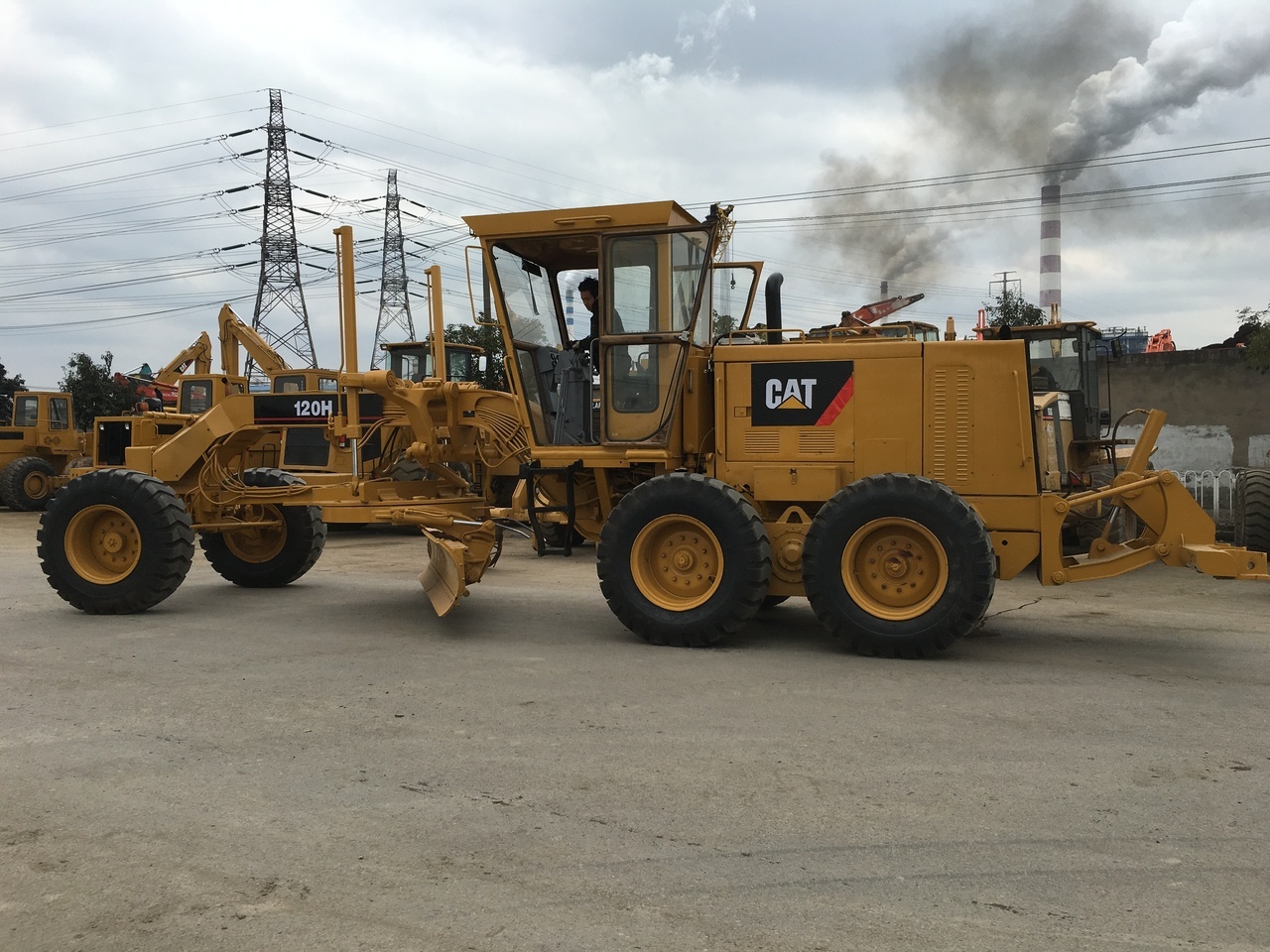 CATERPILLAR 120H - מפלסת: תמונה 1 CATERPILLAR 120H - מפלסת: תמונה 1