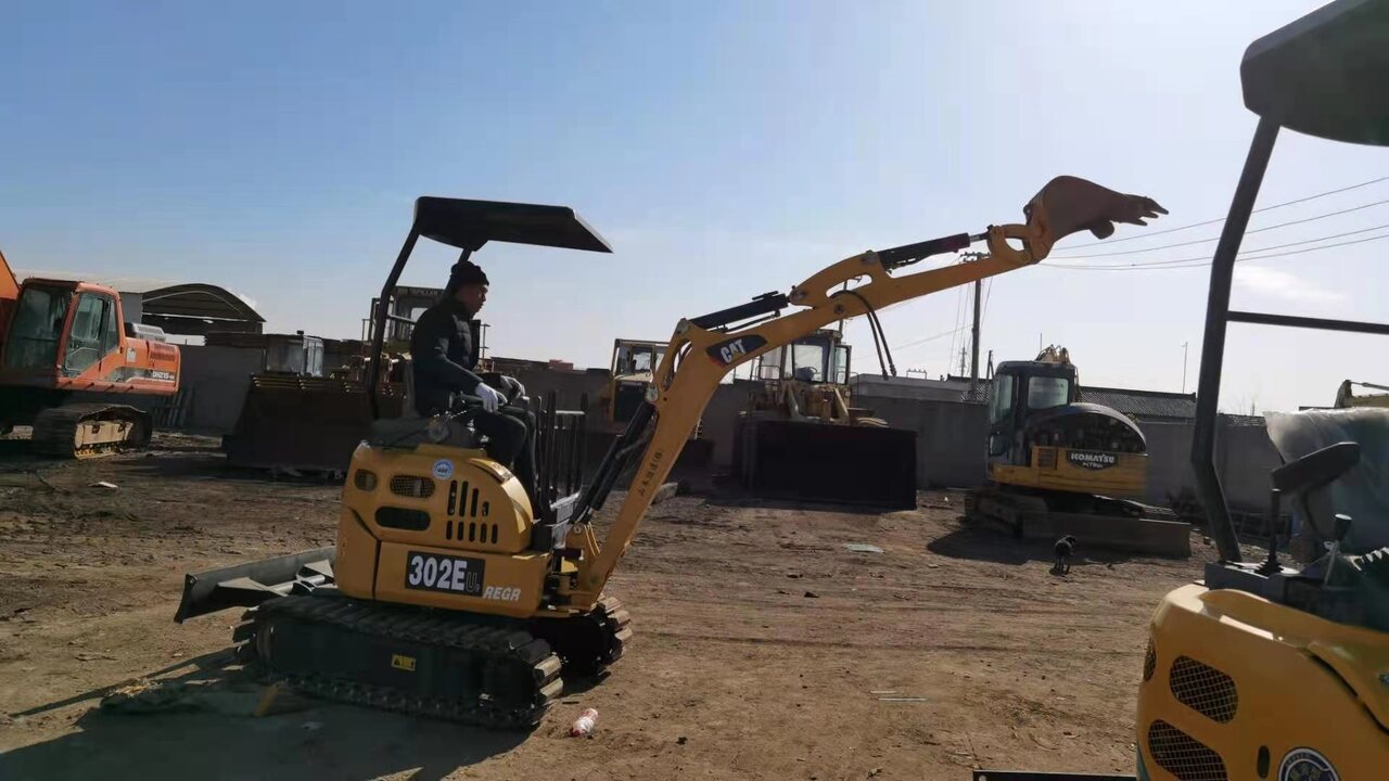 CATERPILLAR 302EUR - מיני מחפר: תמונה 3 CATERPILLAR 302EUR - מיני מחפר: תמונה 3