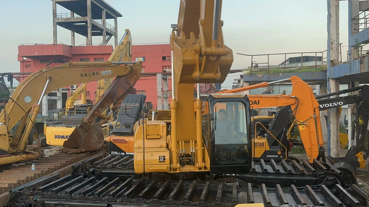 CATERPILLAR 320C - מחפר אמפיבי: תמונה 3 CATERPILLAR 320C - מחפר אמפיבי: תמונה 3