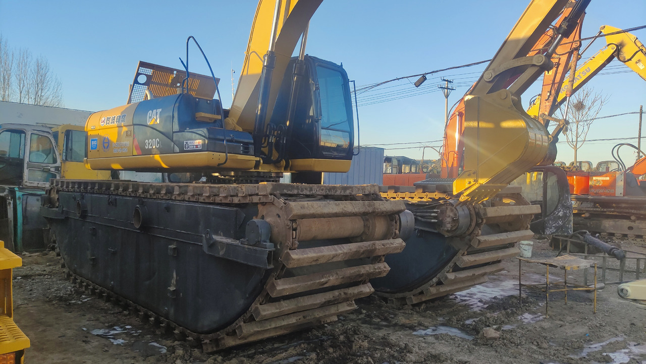 CATERPILLAR 320C - מחפר אמפיבי: תמונה 1 CATERPILLAR 320C - מחפר אמפיבי: תמונה 1