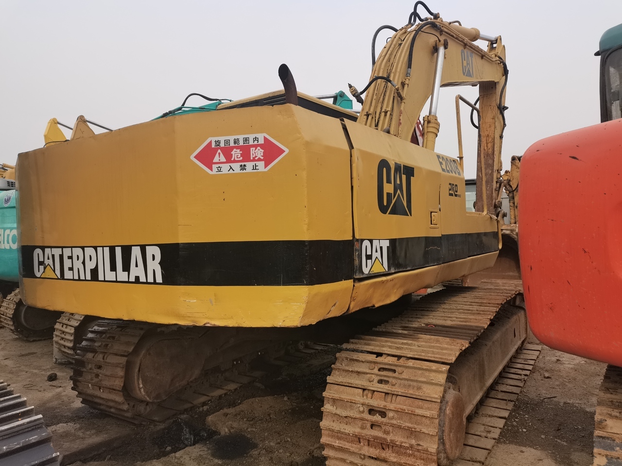 CATERPILLAR CAT-E200-excavator - מחפר סורק: תמונה 2 CATERPILLAR CAT-E200-excavator - מחפר סורק: תמונה 2
