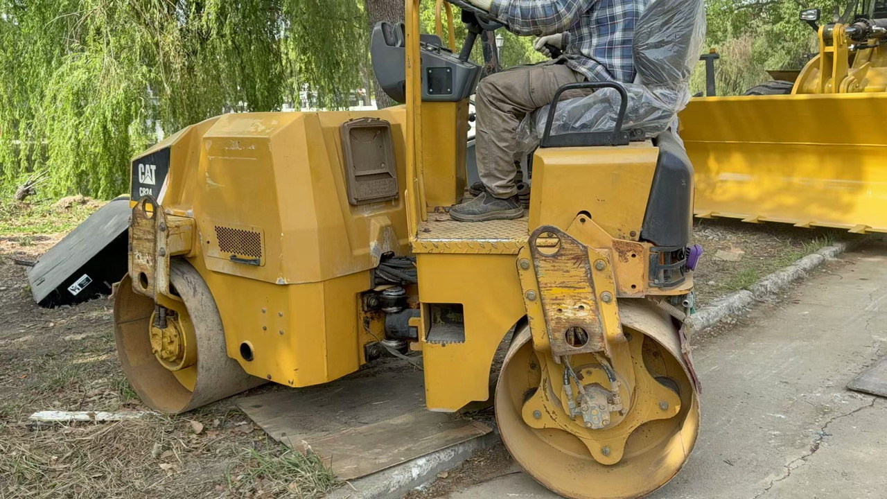 CATERPILLAR CB24B - רולר: תמונה 2 CATERPILLAR CB24B - רולר: תמונה 2