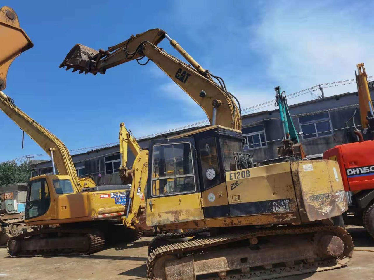 CATERPILLAR E120B - מחפר: תמונה 3 CATERPILLAR E120B - מחפר: תמונה 3