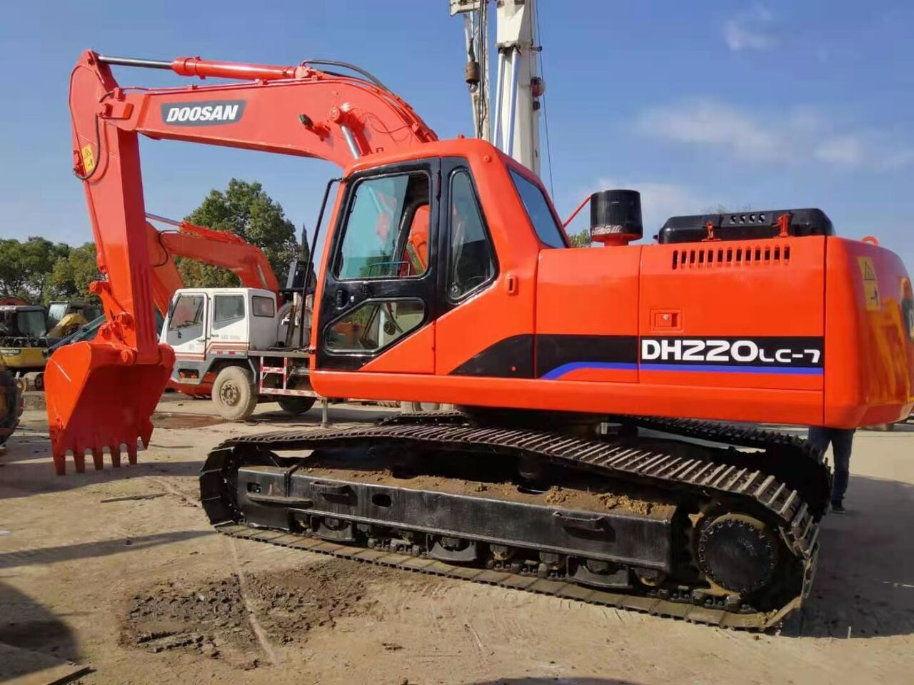 DOOSAN DH220LC - מחפר סורק: תמונה 1 DOOSAN DH220LC - מחפר סורק: תמונה 1