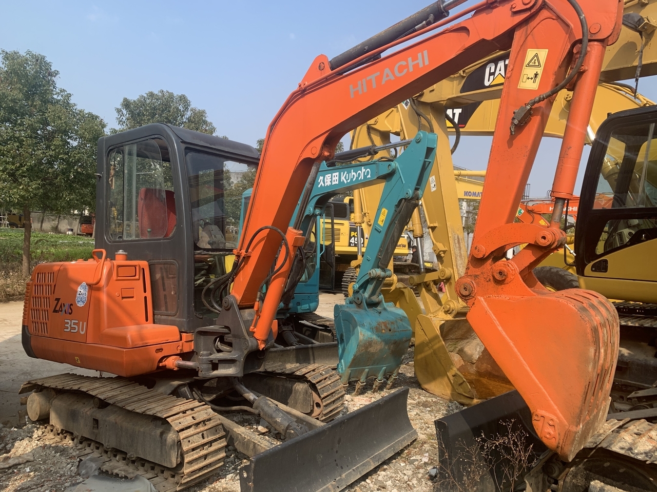 HITACHI ZX35U-mini excavator - מיני מחפר: תמונה 1 HITACHI ZX35U-mini excavator - מיני מחפר: תמונה 1