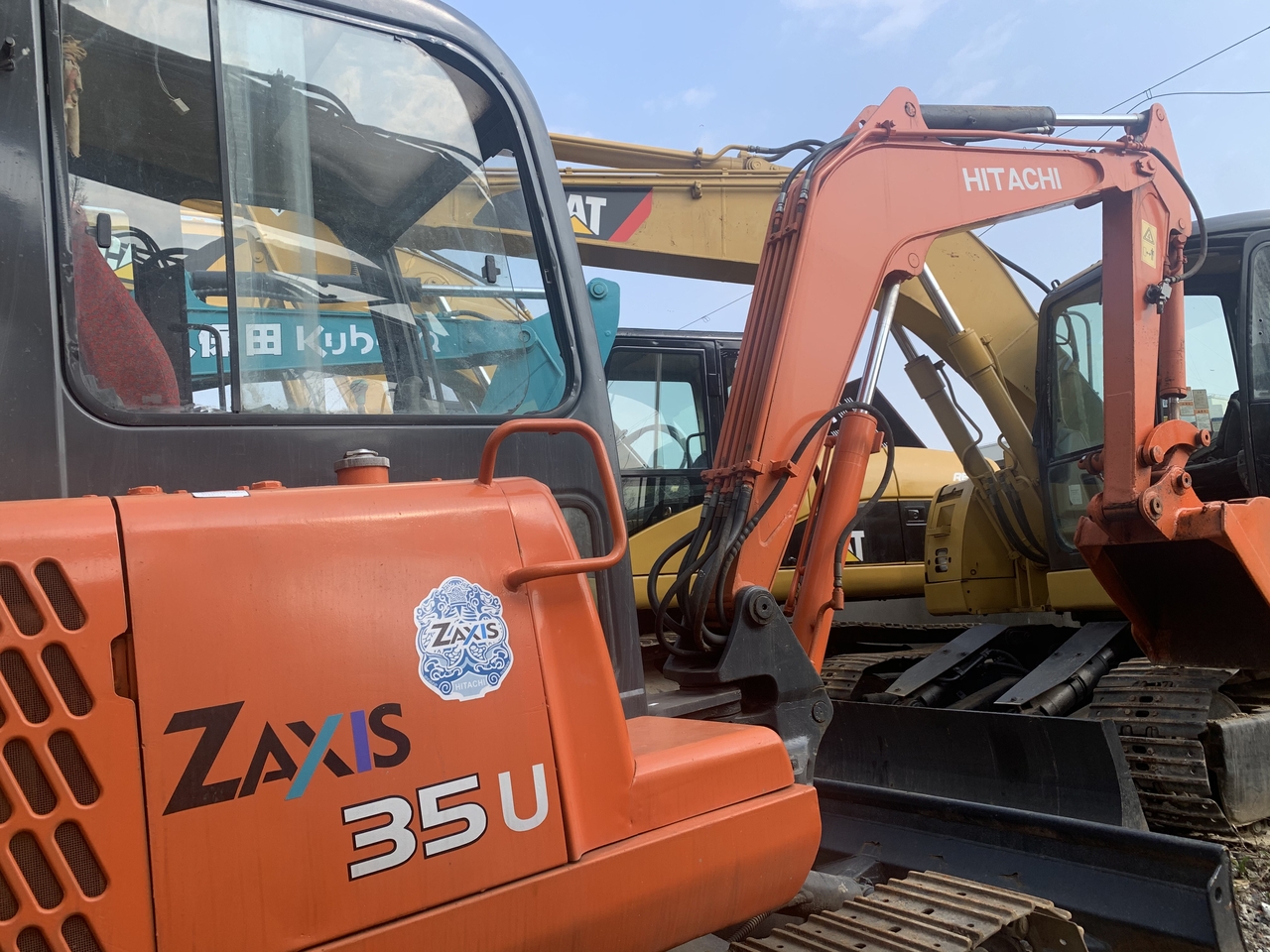 HITACHI ZX35U - מיני מחפר: תמונה 3 HITACHI ZX35U - מיני מחפר: תמונה 3