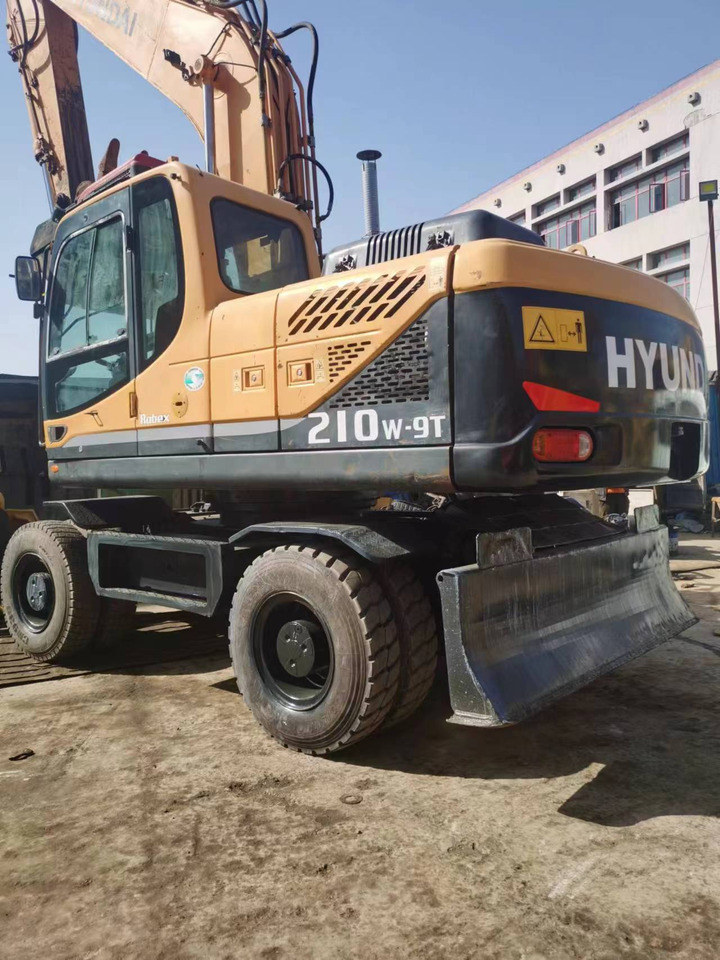 HYUNDAI 210W-9 - מחפר גלגלים: תמונה 2 HYUNDAI 210W-9 - מחפר גלגלים: תמונה 2
