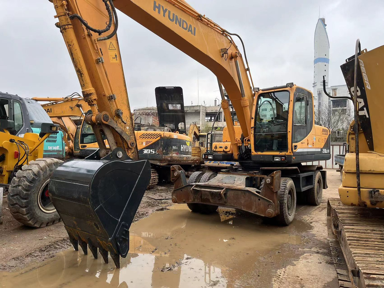HYUNDAI R210W-9 - מחפר גלגלים: תמונה 2 HYUNDAI R210W-9 - מחפר גלגלים: תמונה 2