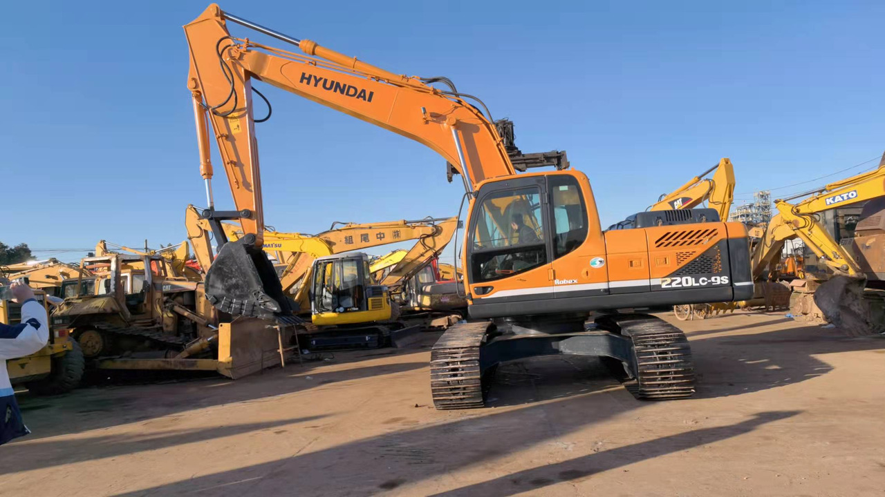 Hyundai R220LC-9S - מחפר סורק: תמונה 1 Hyundai R220LC-9S - מחפר סורק: תמונה 1