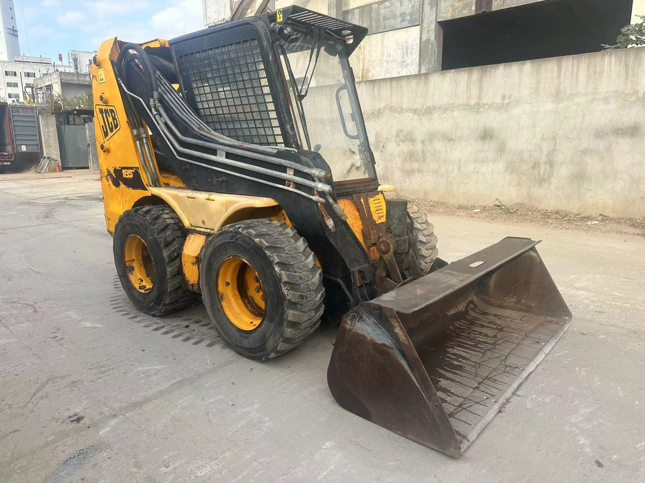 מעמיס היגוי החלקה JCB 185: תמונה 6