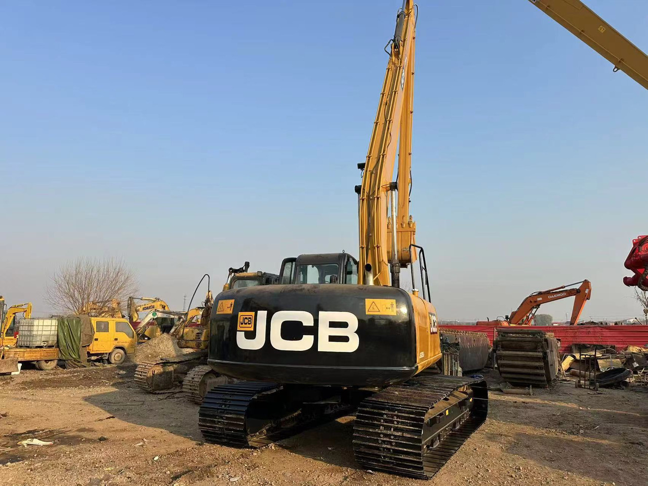 JCB JS220LC - מחפר סורק: תמונה 1 JCB JS220LC - מחפר סורק: תמונה 1
