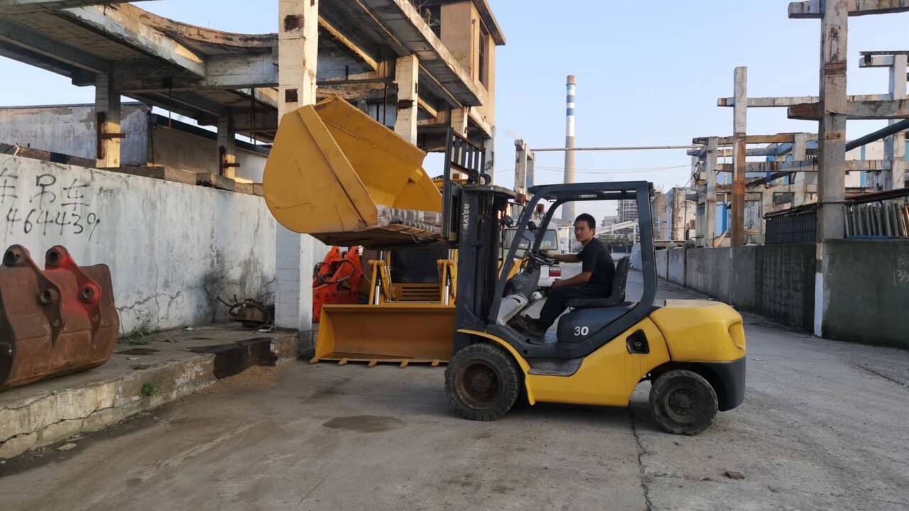 KOMATSU FD30 - מעלית מספריים: תמונה 4 KOMATSU FD30 - מעלית מספריים: תמונה 4