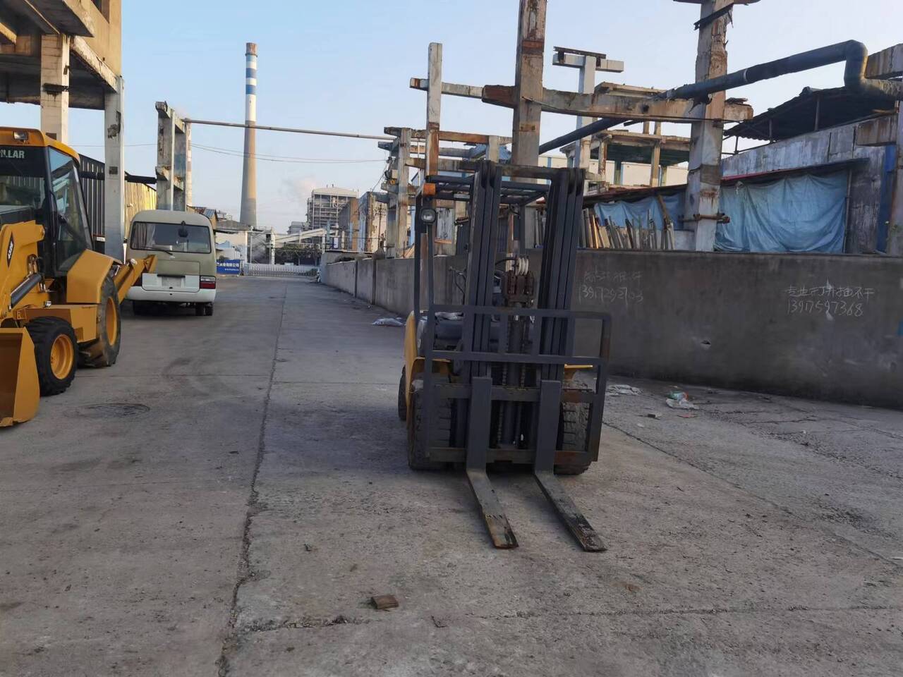 KOMATSU FD30 - מעלית מספריים: תמונה 2 KOMATSU FD30 - מעלית מספריים: תמונה 2