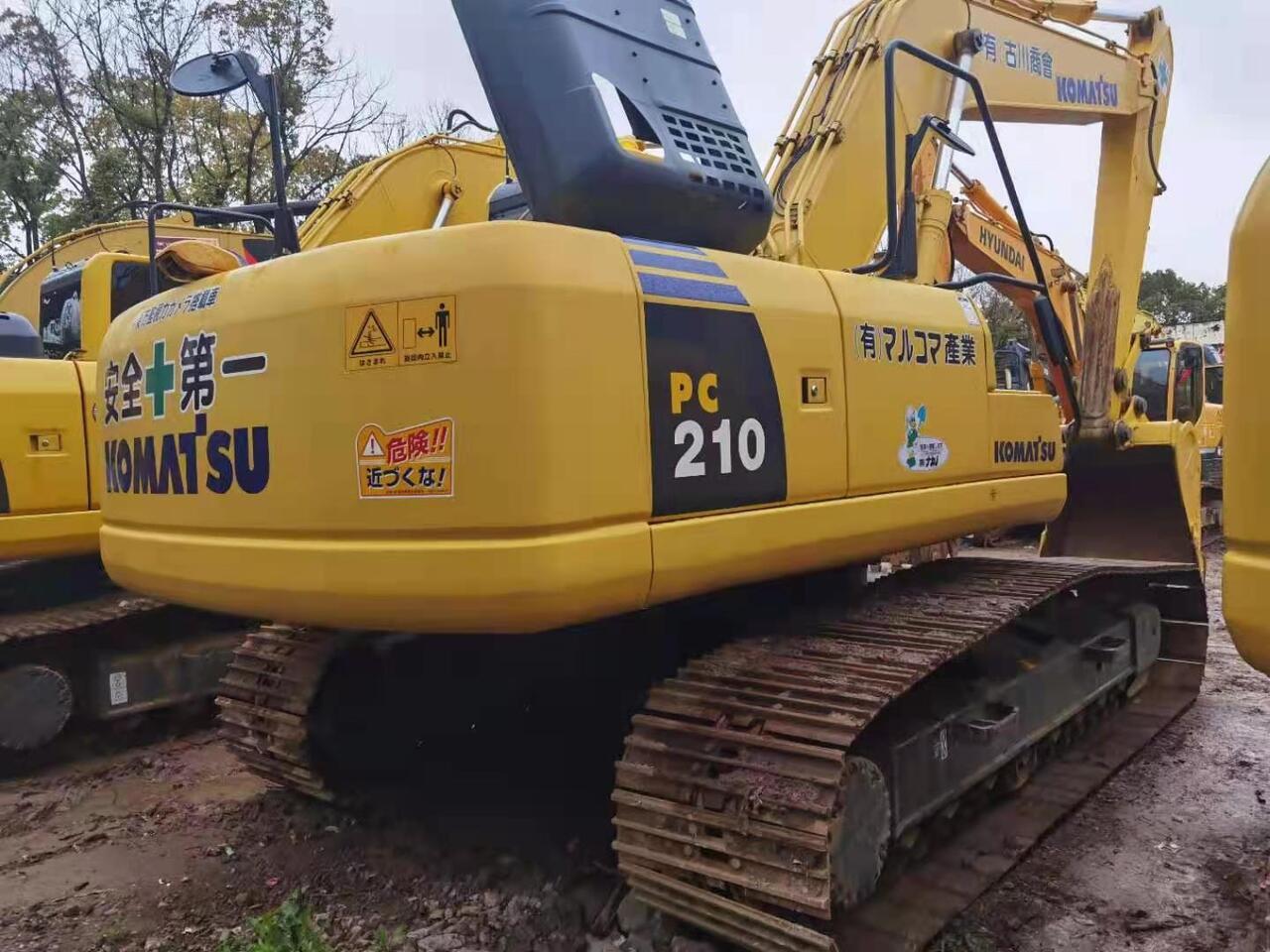KOMATSU PC210-8 - מחפר סורק: תמונה 1 KOMATSU PC210-8 - מחפר סורק: תמונה 1
