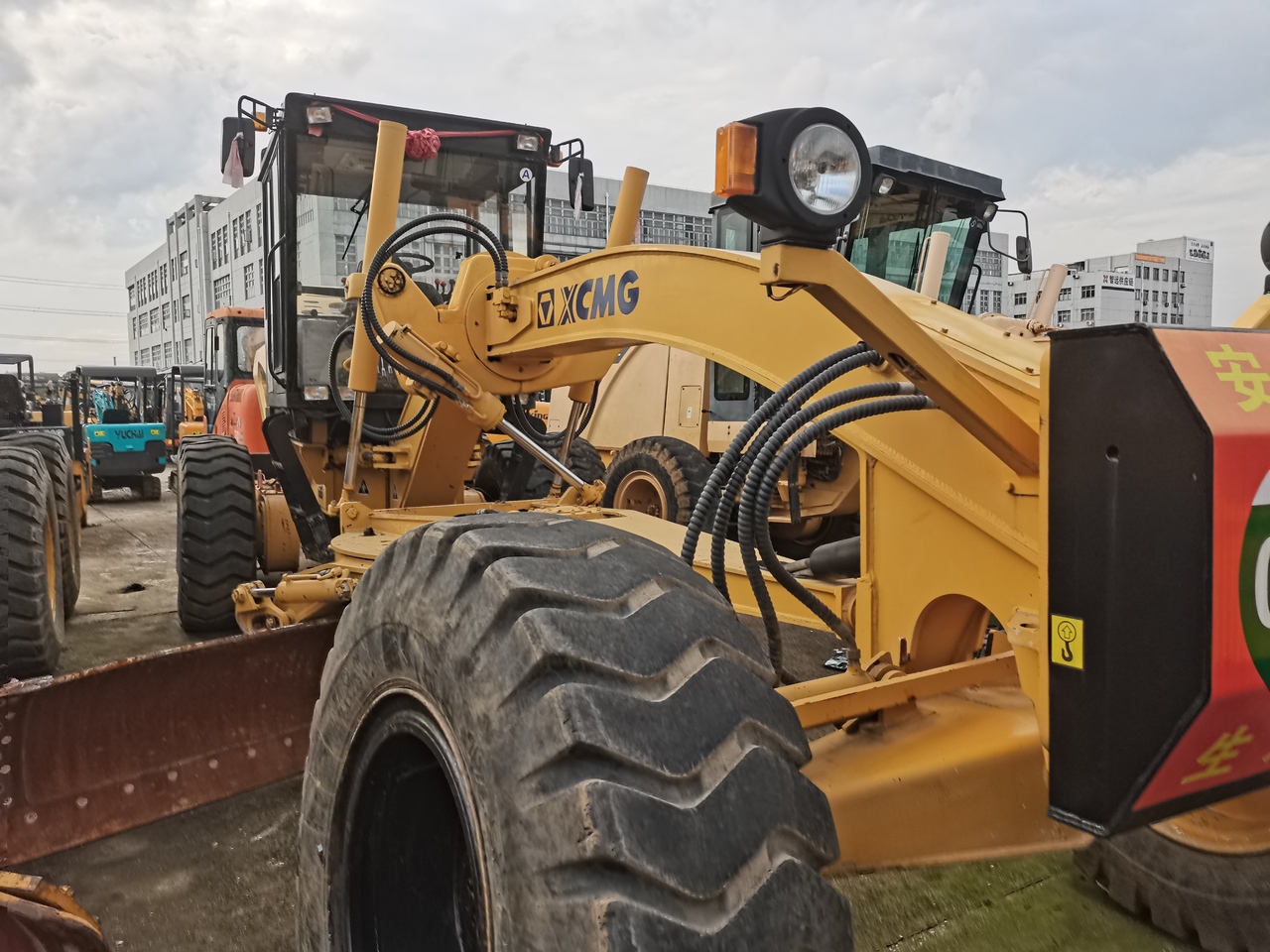 XCMG GR180 - מפלסת: תמונה 4 XCMG GR180 - מפלסת: תמונה 4