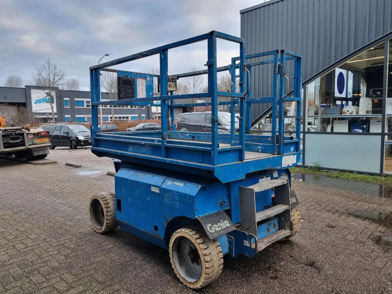 Genie GS GS 2668 Hydraulic platform 10 m - מעלית מספריים: תמונה 3 Genie GS GS 2668 Hydraulic platform 10 m - מעלית מספריים: תמונה 3