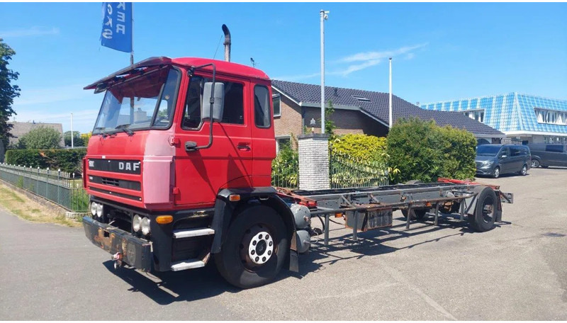 DAF 1900 4X2 HOLLAND TUCK FULL STEEL SUSPENSION MANUAL GEARBOX - משאית עם שלדת תא: תמונה 1 DAF 1900 4X2 HOLLAND TUCK FULL STEEL SUSPENSION MANUAL GEARBOX - משאית עם שלדת תא: תמונה 1